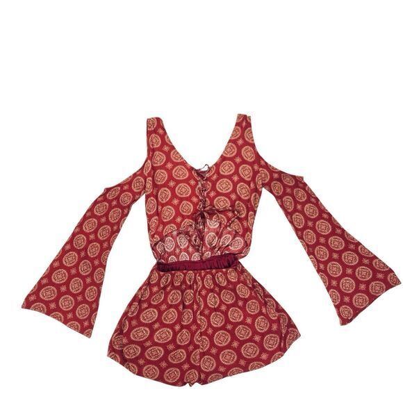 Sadie & Sage Cold Shoulder Bell Sleeve Romper S Burgundy Bohemian Beach Jumpsuit - Picture 5 of 14
